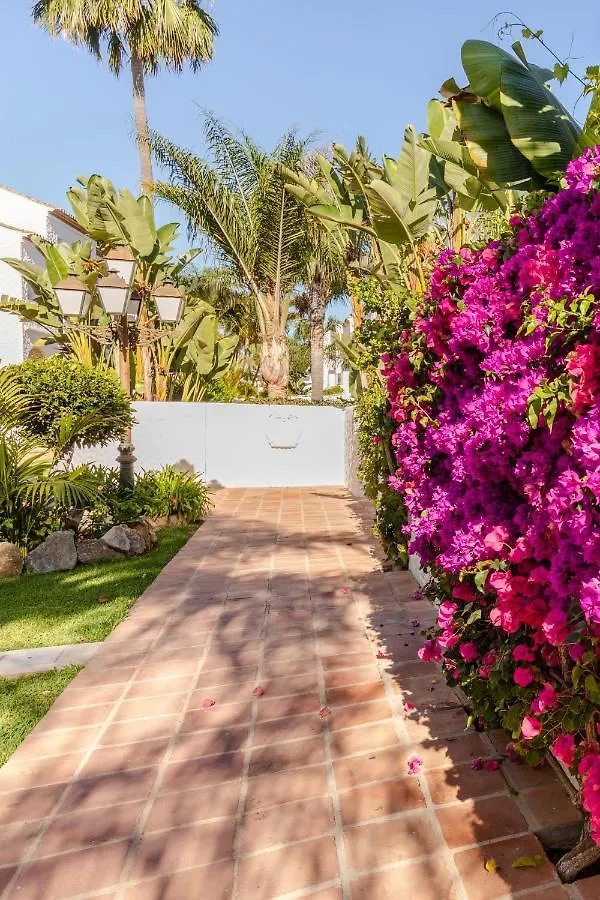 Apartment Apartamento Confortable Urbanizacion El Paraiso Estepona Spain